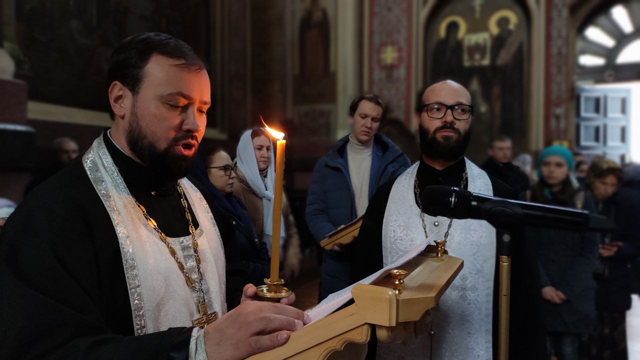 Молебен у мироточивой иконы
